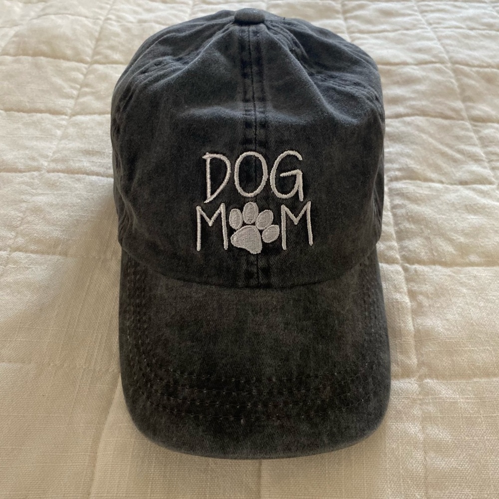 NWOT Distressed Dog Mom Hat